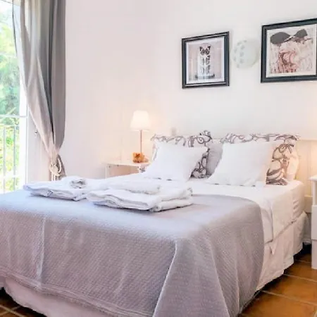 At In Malaga & Solo Travellers Bed & Breakfast