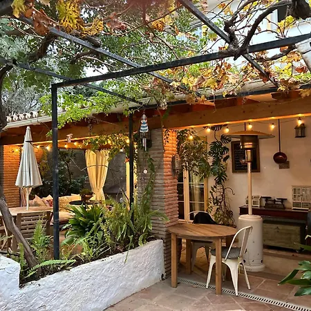 At In Malaga & Solo Travellers Bed & Breakfast