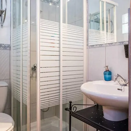At In Malaga & Solo Travellers 4*