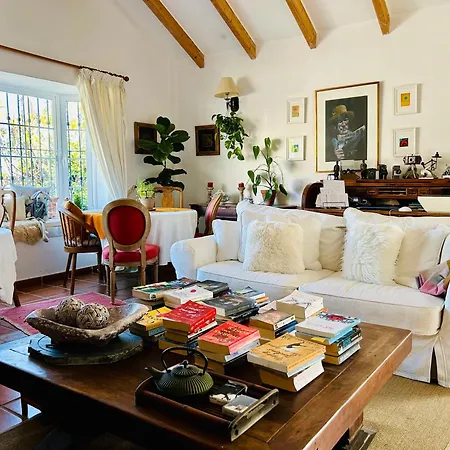 At In Malaga & Solo Travellers Couette-café 4*