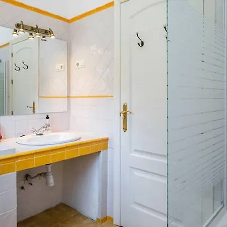 At In Malaga & Solo Travellers 4* Rincón de la Victoria