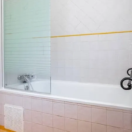 At In Malaga & Solo Travellers Couette-café