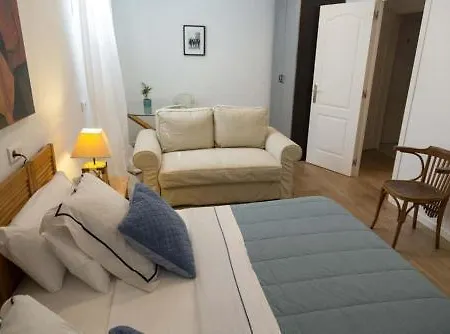 At In Malaga & Solo Travellers 4*