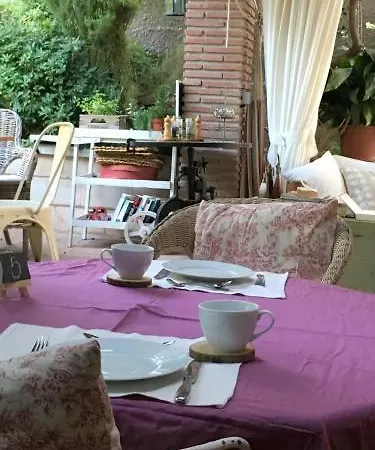 At In Malaga & Solo Travellers Bed & Breakfast 4*