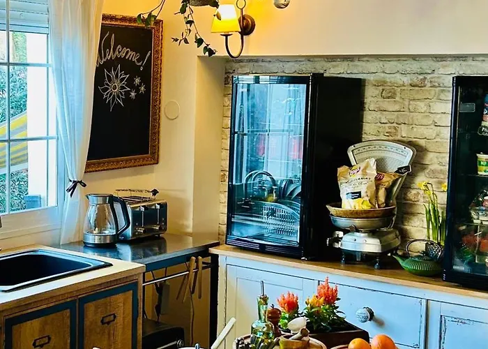 At In Malaga & Solo Travellers Гостевой дом Ринкон-де-ла-Викториа